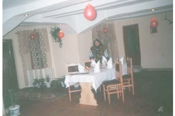 Rumunia Privát Pojorâta, Zewnątrz